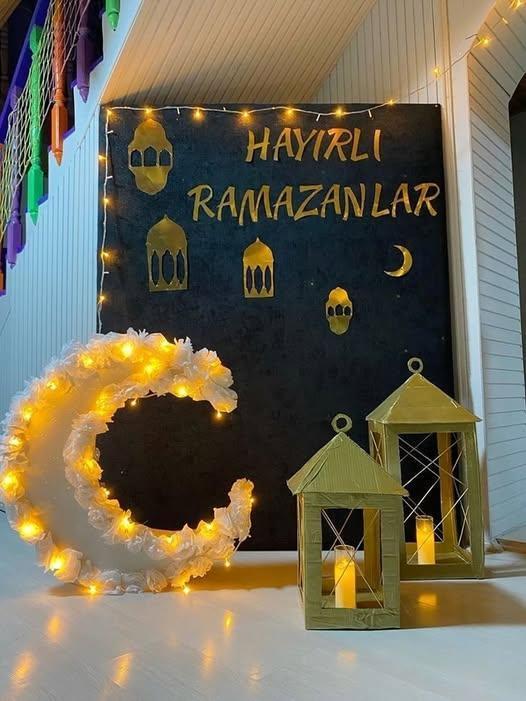 دعاء وتهنئة بمناسبة شهر رمضان المبارك..” بمناسبة شهر رمضان المبارك، أسأل الله أن يملأ قلوبكم بالإيمان والتقوى”