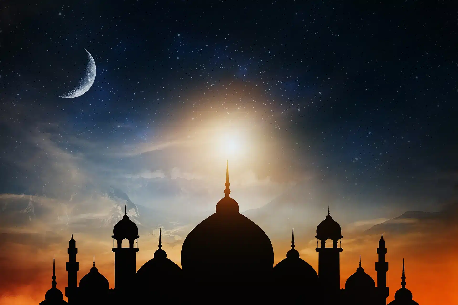 شكل هلال رمضان في السماء