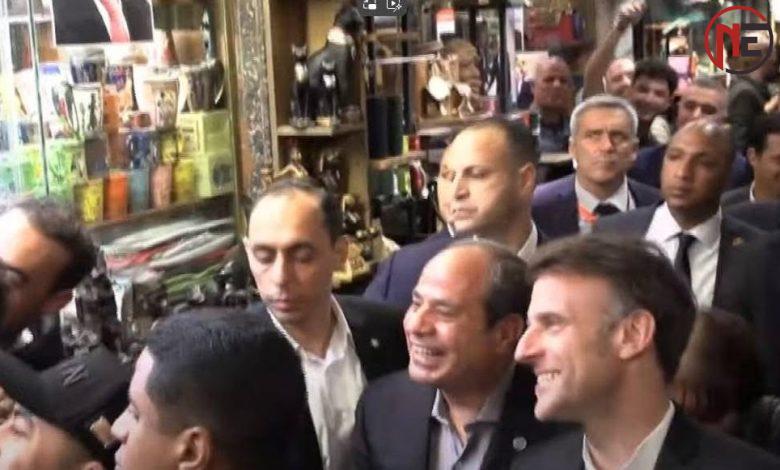 الرئيس الفرنسي إيمانويل ماكرون يتوجه إلى خان الخليلي برفقة الرئيس السيسي.