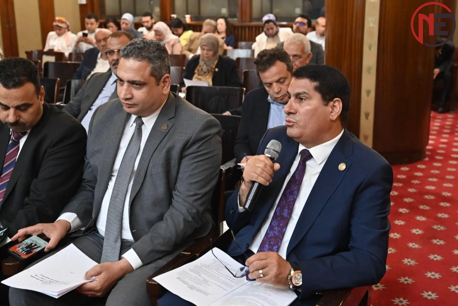 <p>الشعب الجمهوري وتنسيقية شباب الأحزاب ومصر الحديثة والمؤتمر والتجمع يوافقون على تعديل قانوني مجلس النواب وتقسيم الدوائر الانتخابية. </p>
<p><strong>التعديل:</strong> الشعب الجمهوري وتنسيقية شباب الأحزاب ومصر الجديدة والمؤتمر والتجمع يوافقون على تعديل قانوني مجلس النواب وتقسيم الدوائر الانتخابية.</p>