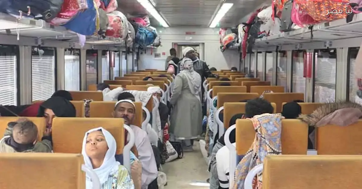 مئات السودانيين يغادرون القاهرة عبر قطارات السكة الحديد
