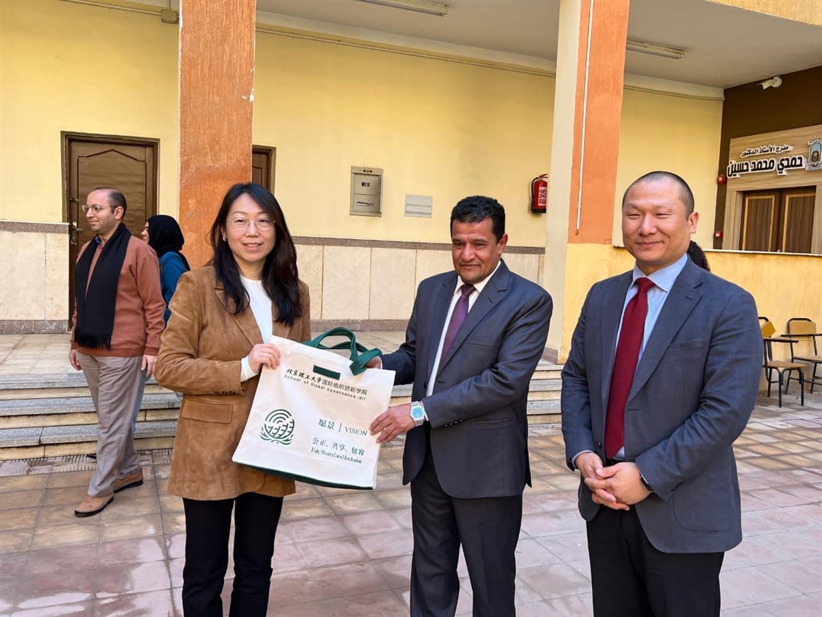 المدرسة الشتوية بالتعاون بين جامعة الأقصر والصين 