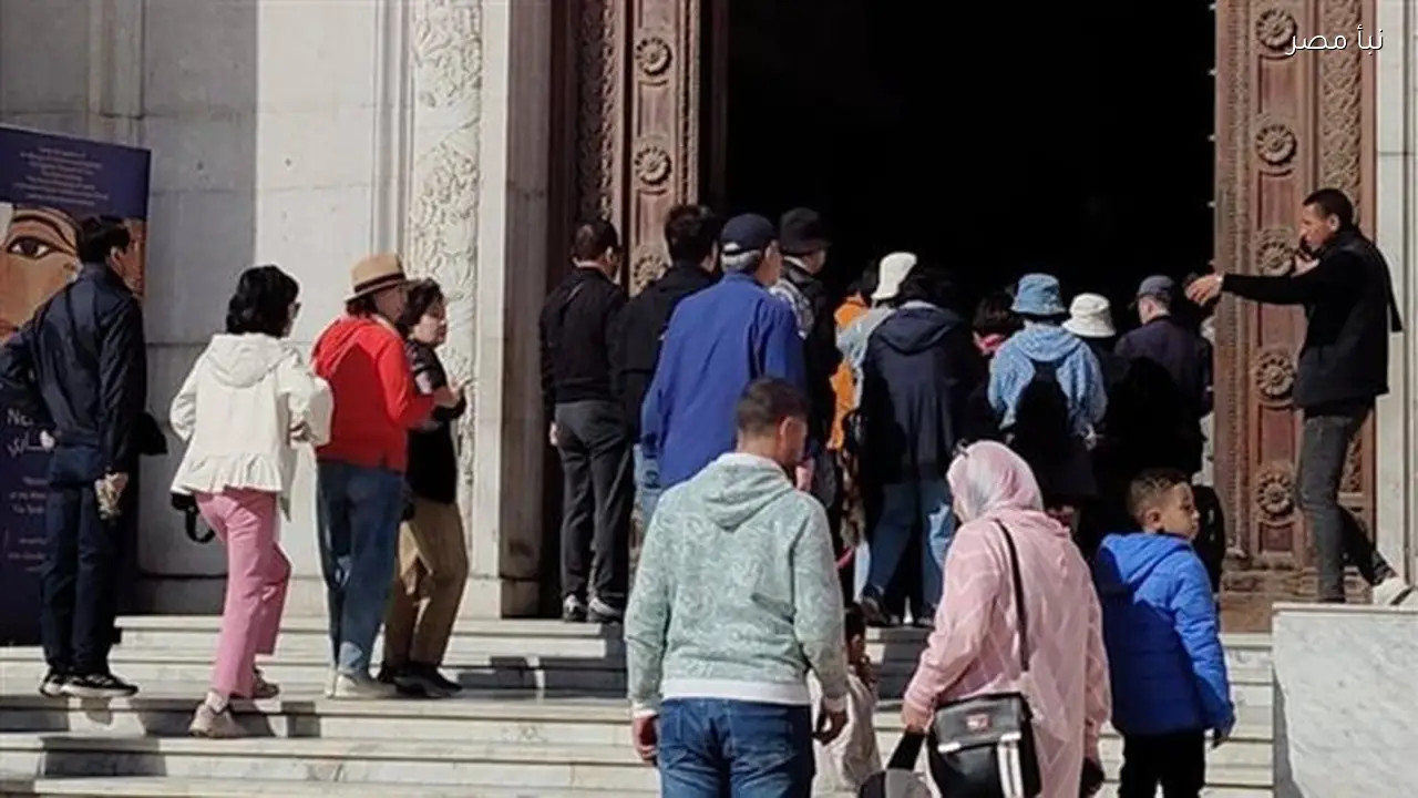 إقبال كبير على كنوز المتحف المصري بالتحرير في عرض فني مميز