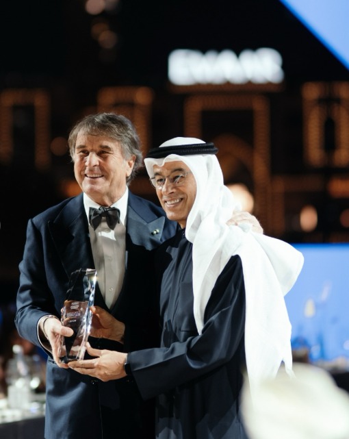 مصمم الأزياء الإيطالي كوتشينيللي يشكر محمد العبار