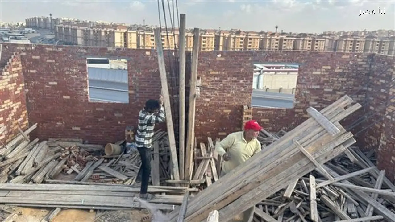إزالة شدات خشبية من أدوار مخالفة لعقار في مدينة نصر تنفيذا لتوجيهات محافظ القاهرة
