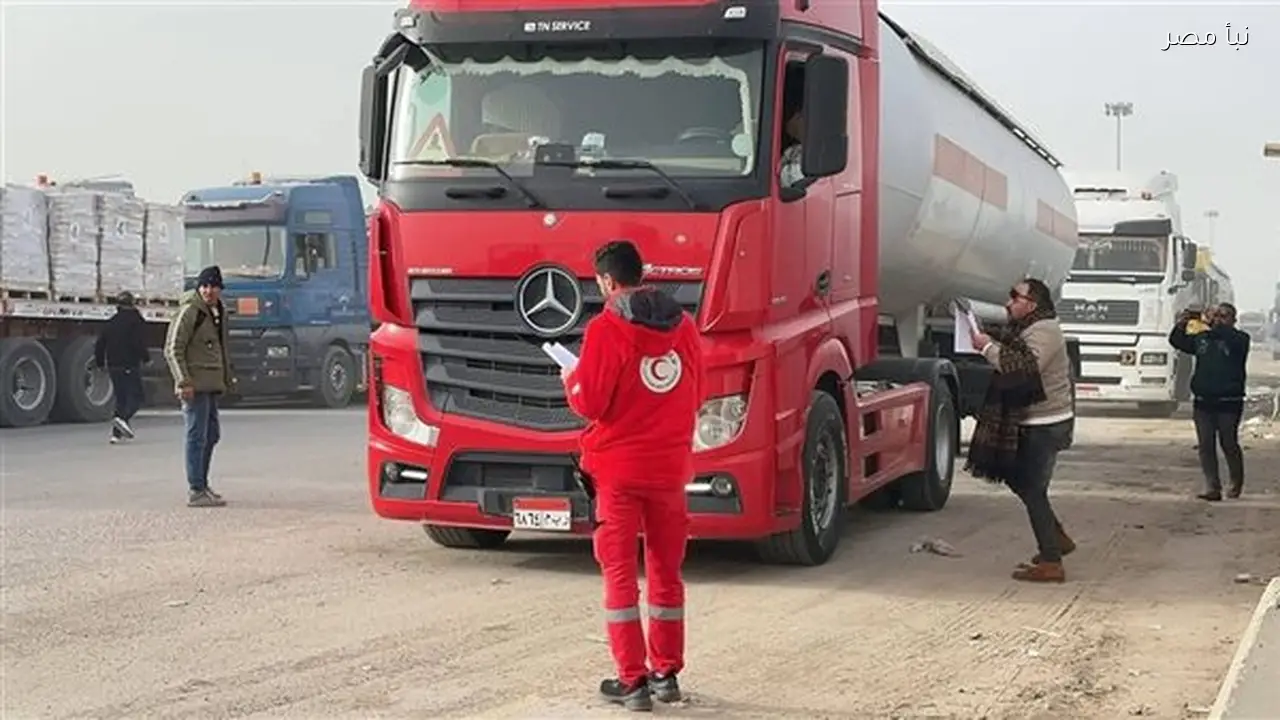 الهلال الأحمر المصري يعزز مد غزة بخيام وبطاطين وملابس شتوية في ظل الطقس السيئ