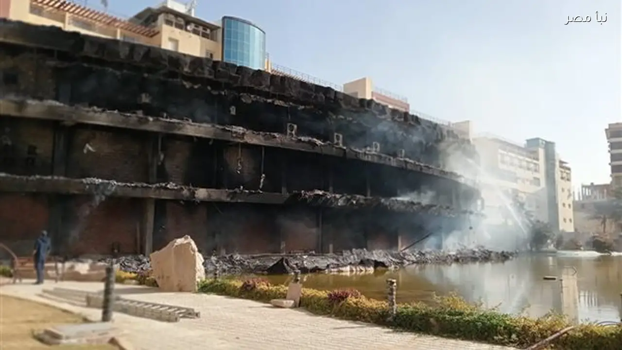 تجدد حريق في ماركت معروف بالعلمين مع إرسال سيارات إطفاء إضافية لمكافحة النيران