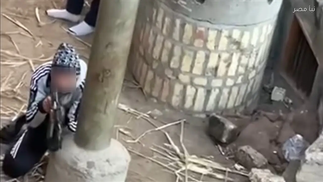 ضبط شقيقين في القاهرة بعد تهديد عمهما بسلاح آلي في قنا