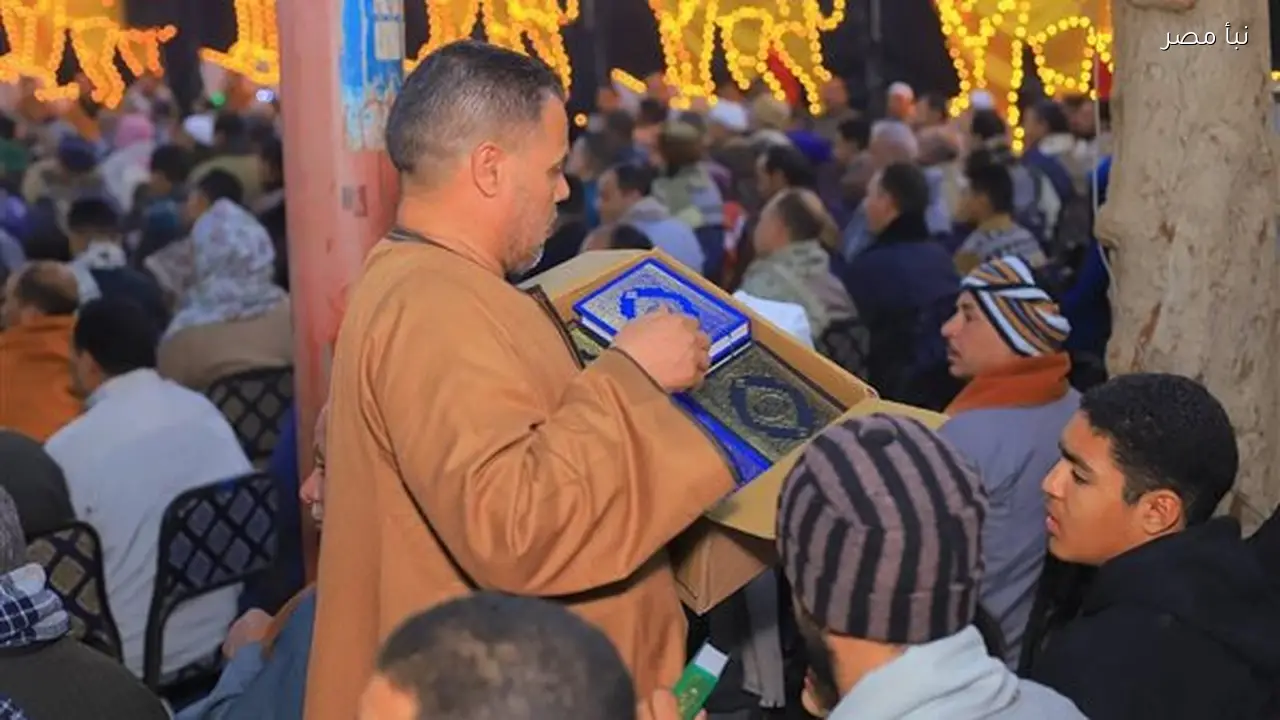 عريس في سوهاج يوزع ألف مصحف بدلاً من السجائر بحضور نجم التلاوة محمد أبو العلا في ليلة زفافه