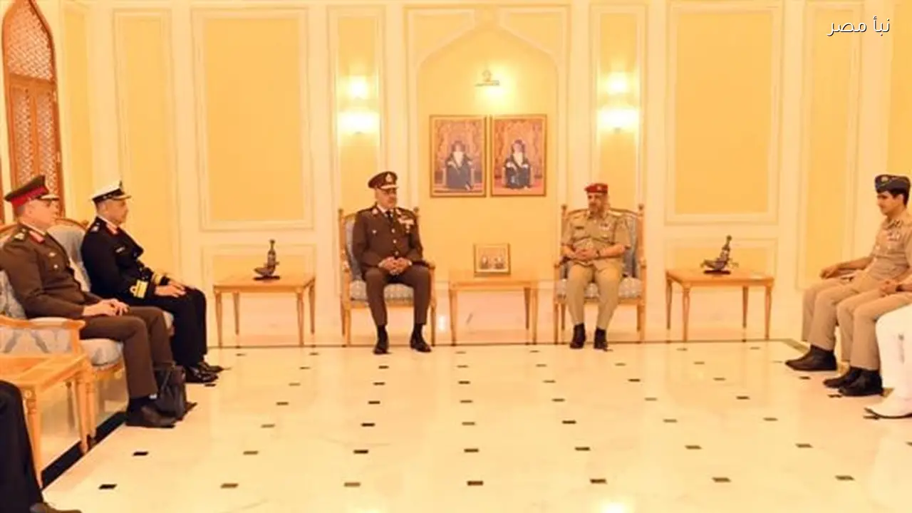 عودة الفريق أحمد خليفة رئيس أركان حرب القوات المسلحة إلى الوطن بعد انتهاء زيارته إلى عمان