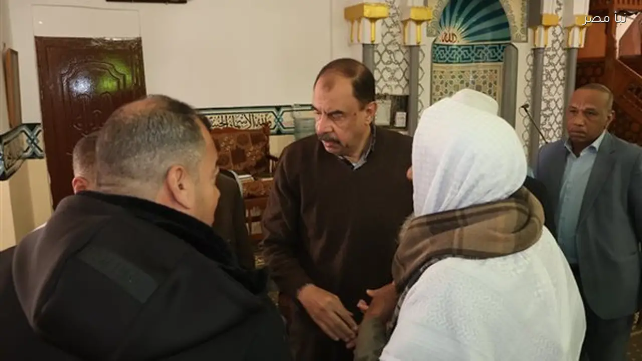 محافظ سوهاج يستمع لمطالب المواطنين بعد صلاة الجمعة ويؤكد على أولوية تحسين الخدمات