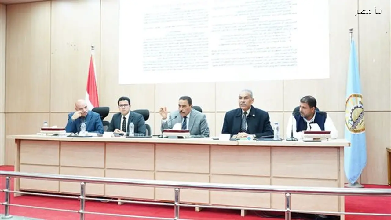 محافظ مطروح يثني على جهود تطوير سوق الخضار والفاكهة واستعادة الانضباط في وسط المدينة