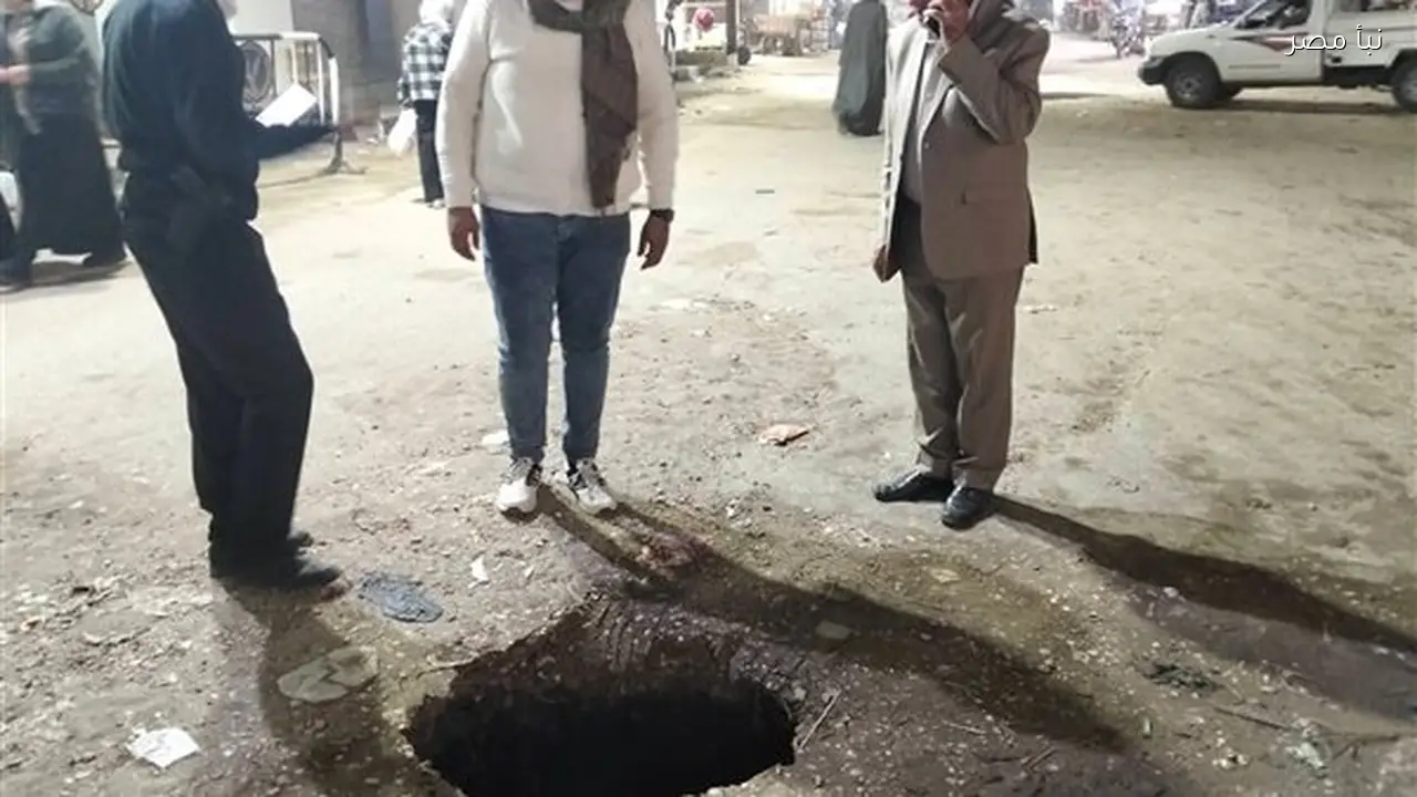 هبوط أرضي في طما بسوهاج والوحدة المحلية تتخذ إجراءات سريعة لاستعادة حركة المرور