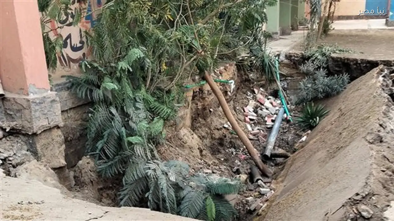 هبوط أرضي في فناء مدرسة طحا نوب الابتدائية بشبين القناطر وبدء أعمال الإصلاح