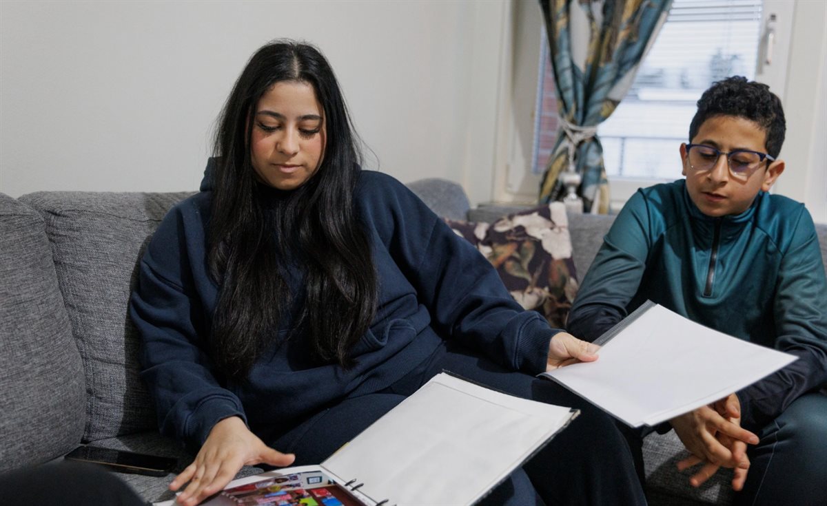 الطالبة جومانا مع عائلتها