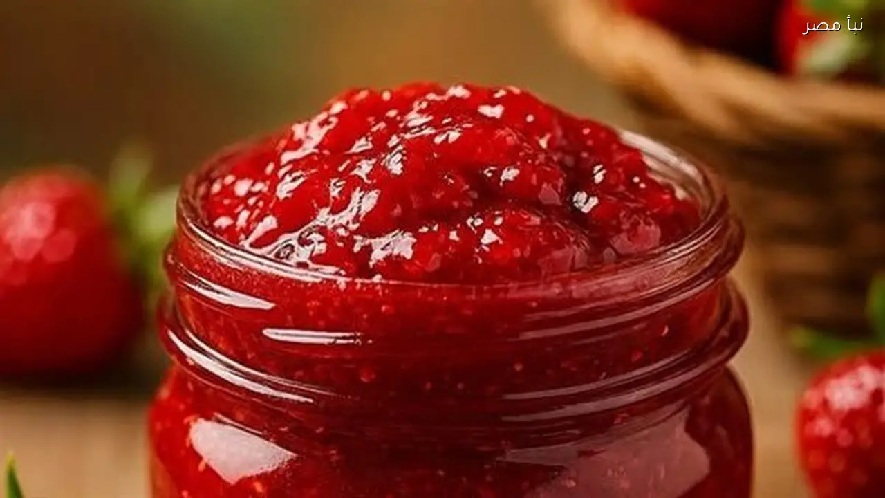 طريقة تحضير مربى الفراولة بمذاق وقوام يشبه الجاهز