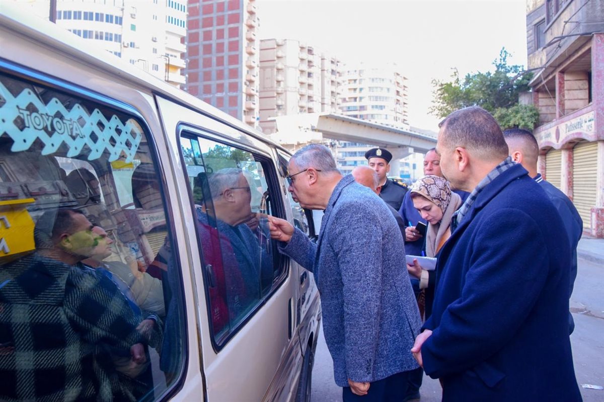 محافظ الإسكندرية يطمئن على الإلتزام بالتسعيرة