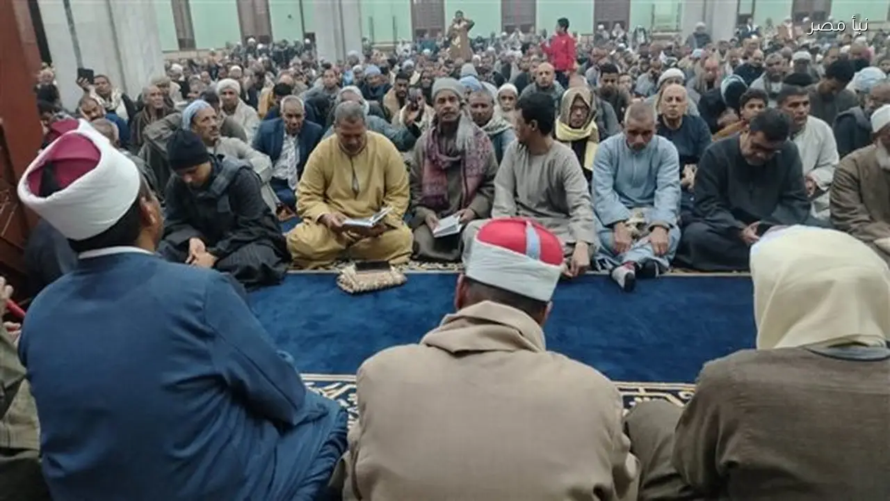 قيادات الأزهر والأوقاف يحتفلون بليلة النصف من شعبان في ساحة الشيخ الطيب بالأقصر
