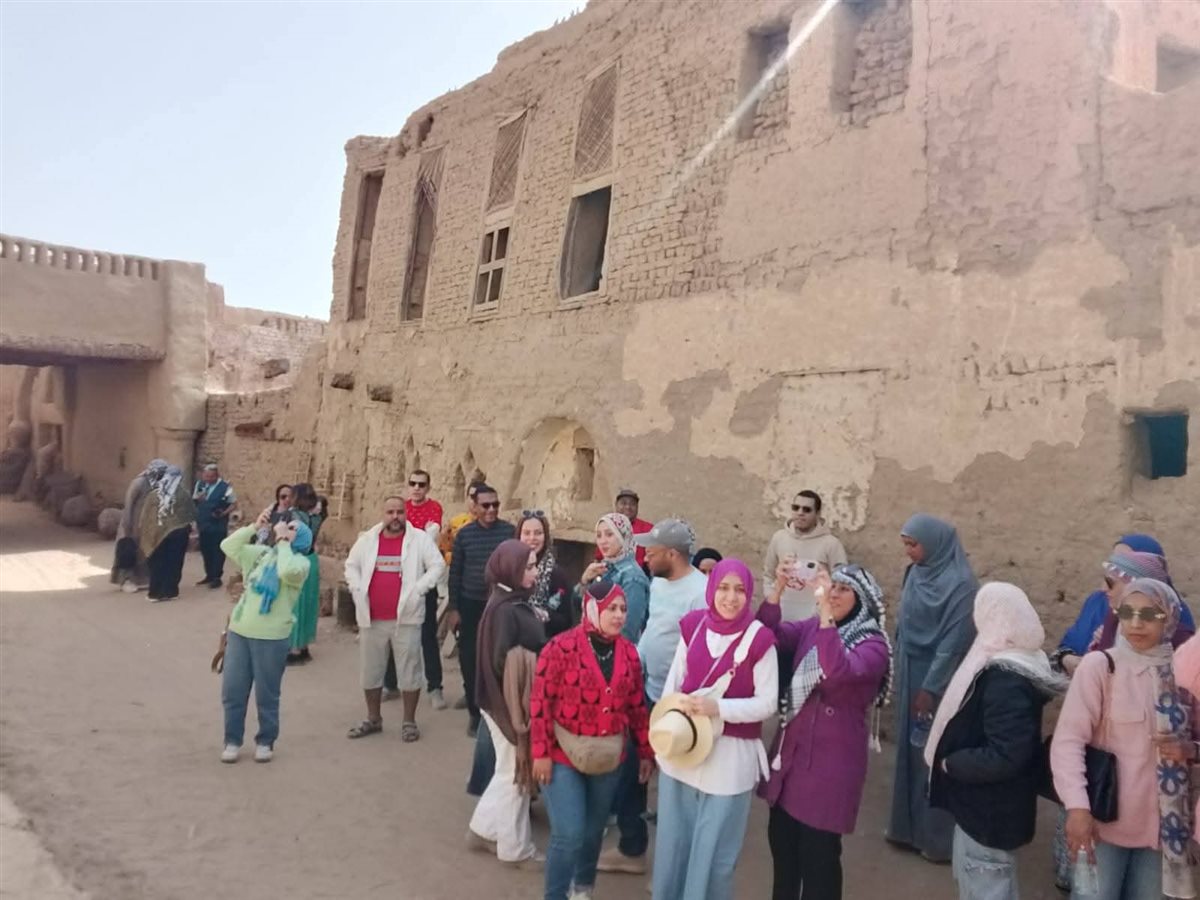 زيارة افواج اعرف بلدك للوادى الجديد