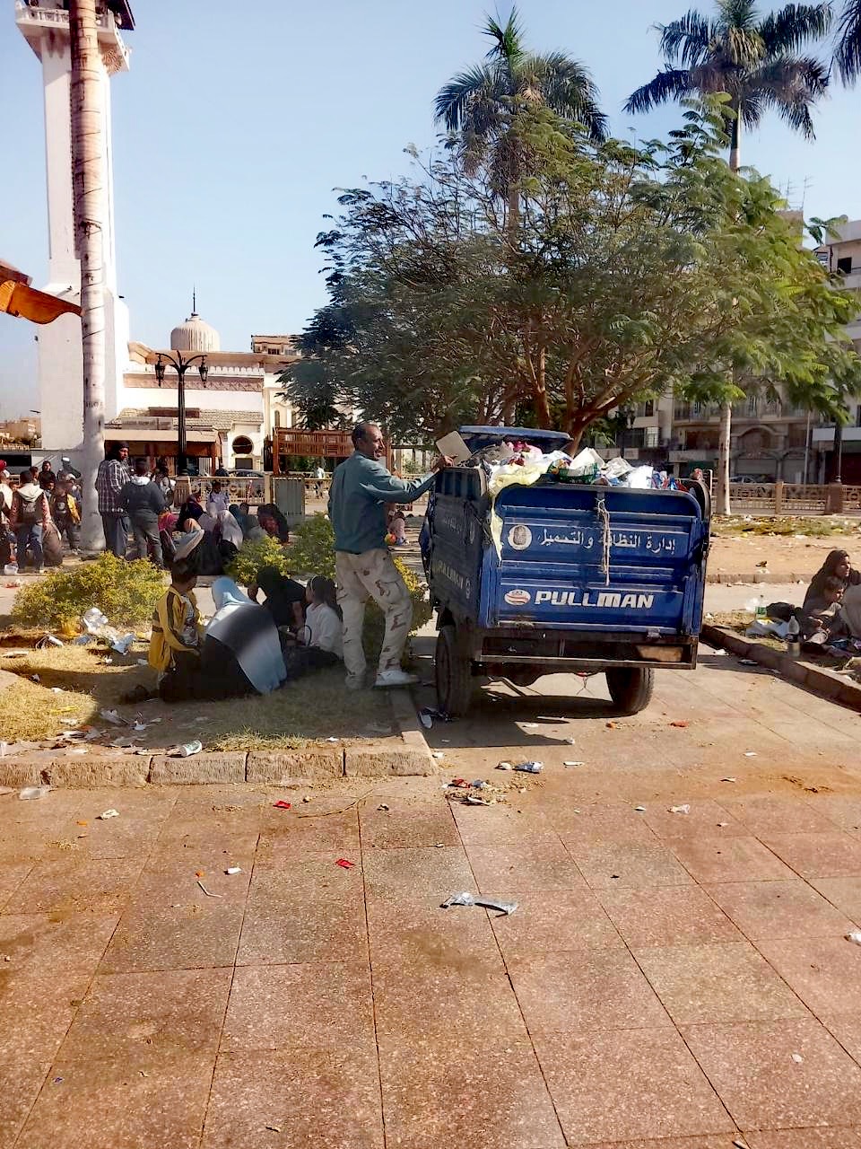 حملة نظافة مكبرة بساحة أبو الحجاج عقب انتهاء المولد