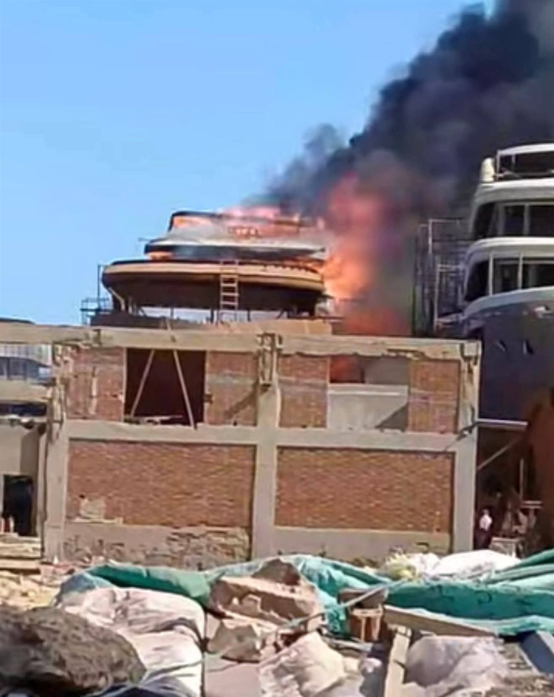 الحماية المدنية تسيطر على حريق بورشة تصنيع مراكب برشيد