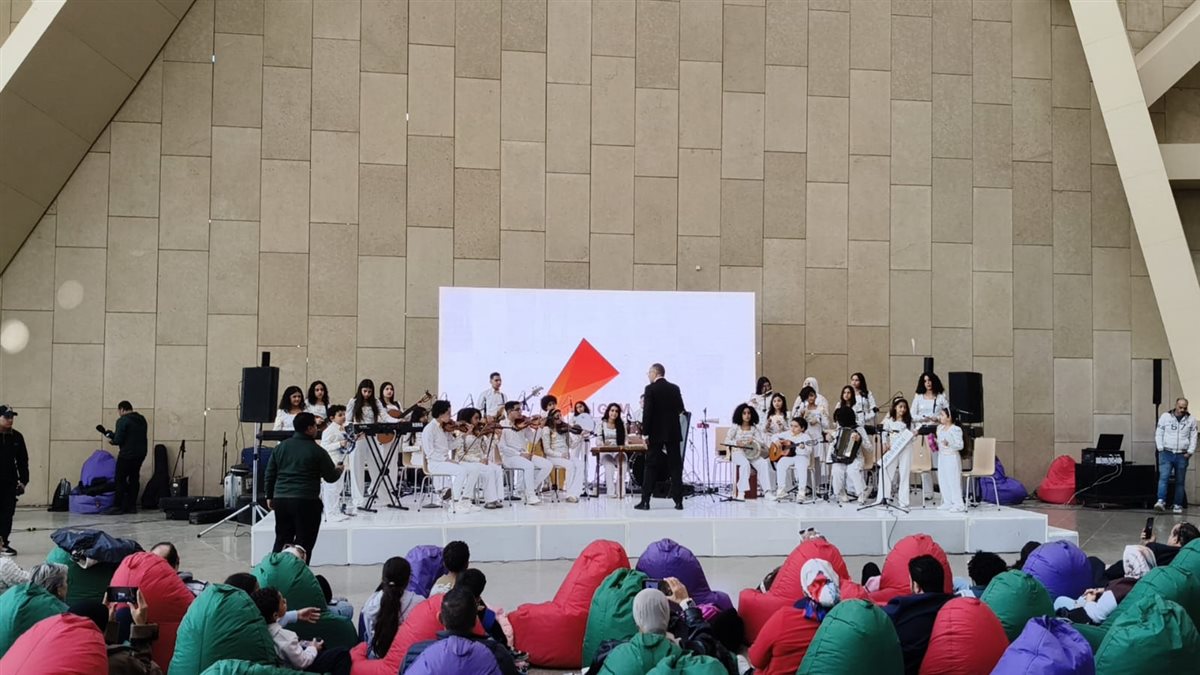 عروض فنية وثقافية بالمتحف المصري الكبير