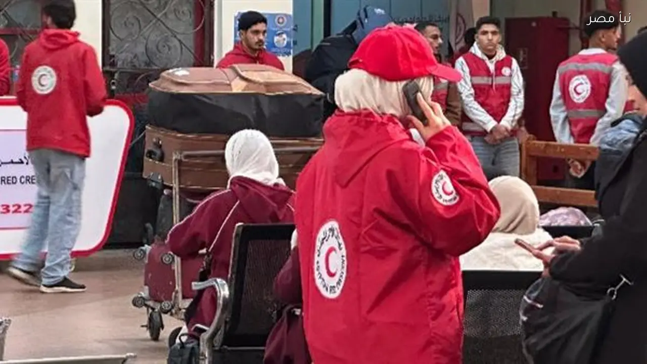 الهلال الأحمر المصري يستعد لاستقبال وتوديع الأشقاء الفلسطينيين ويطلق قافلة زاد العزة 131