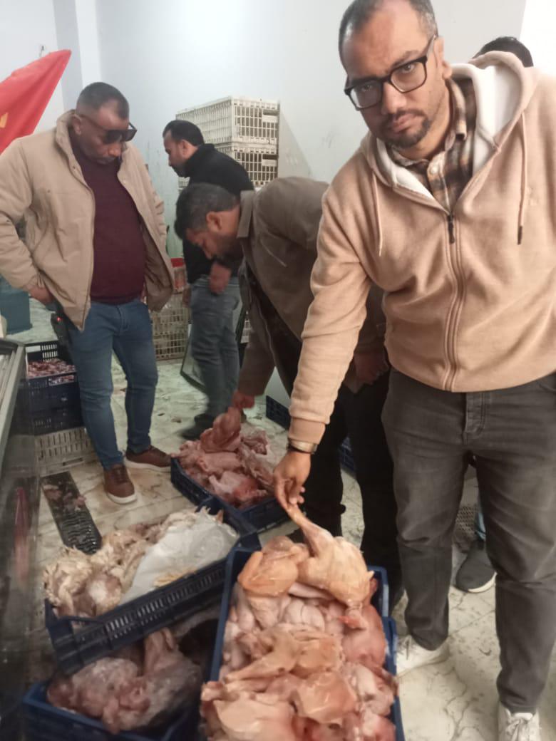 مصنعات ومقطعات اللحوم وهياكل الدواجن الفاسدة