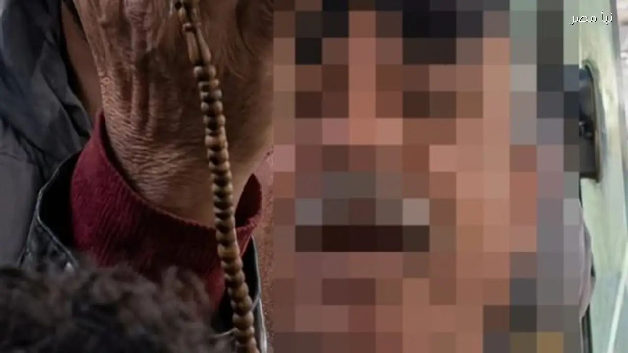 هجوم واسع على أحد الركاب في واقعة فتاة الأتوبيس وصاحب السبحة يتصدر المشهد