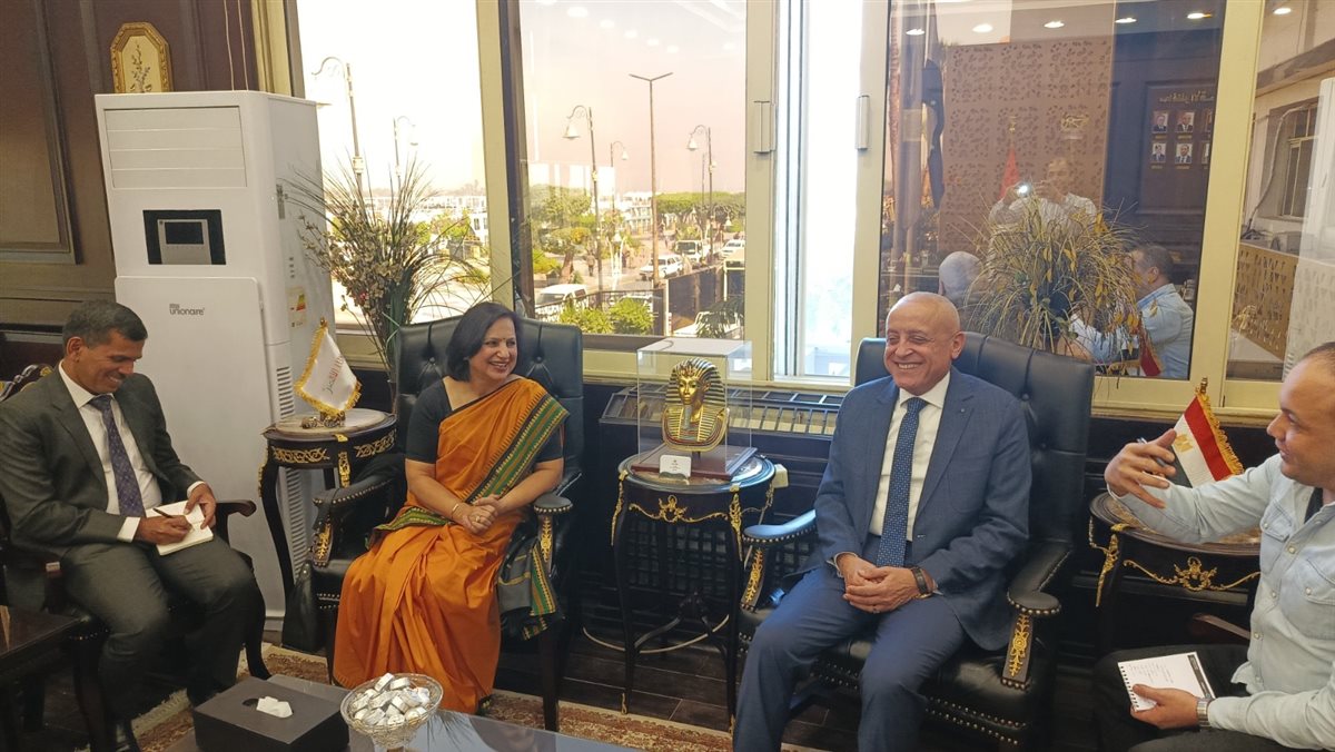 محافظ الأقصر يستقبل الوفد الهندي