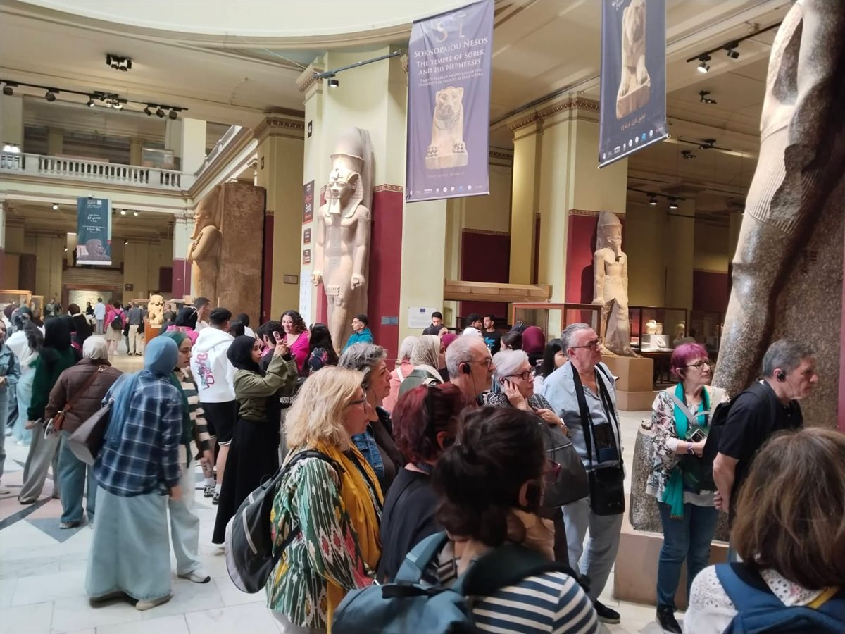 إقبال واسع من السائحين على زيارة المتحف المصري بالتحرير