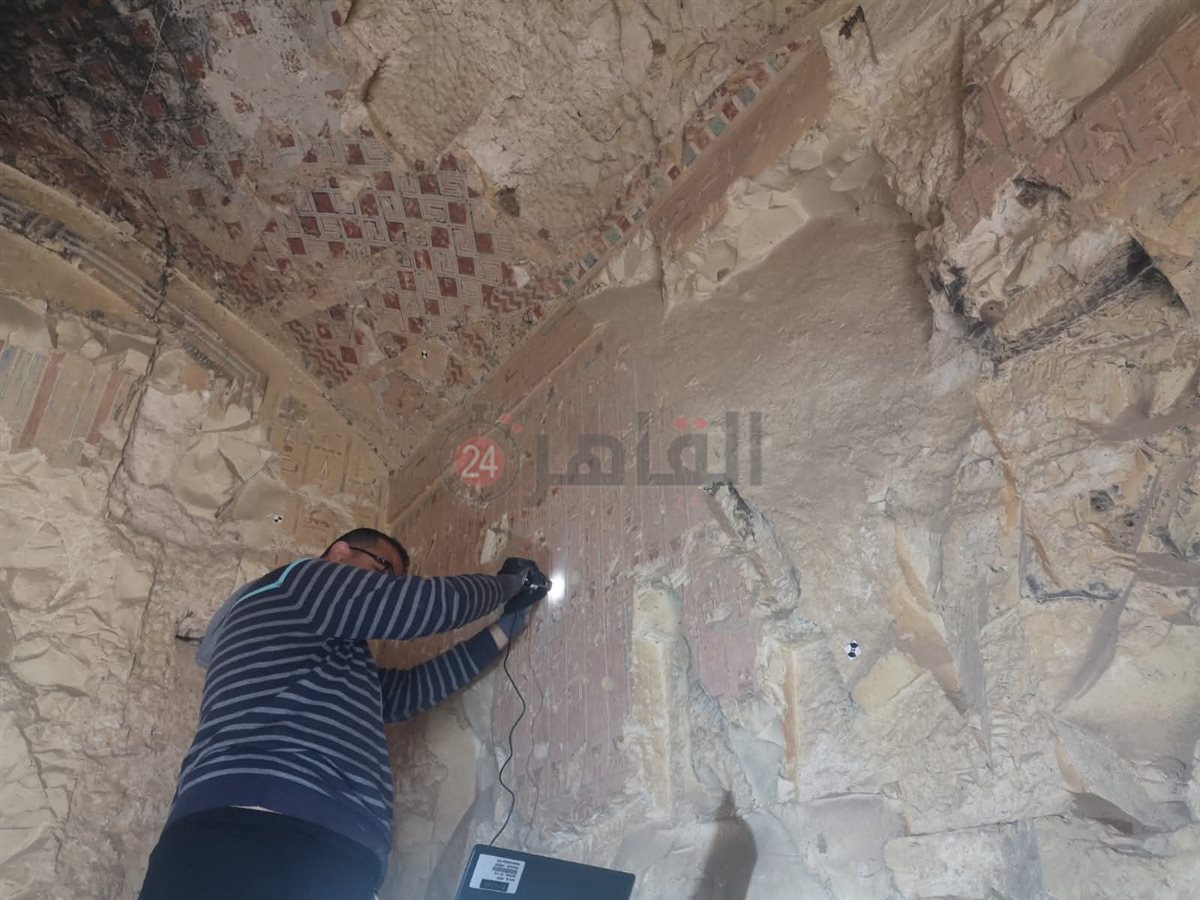 أعمال ترميم وتنظيف مقبرة بادي آمون أوبت بالأقصر