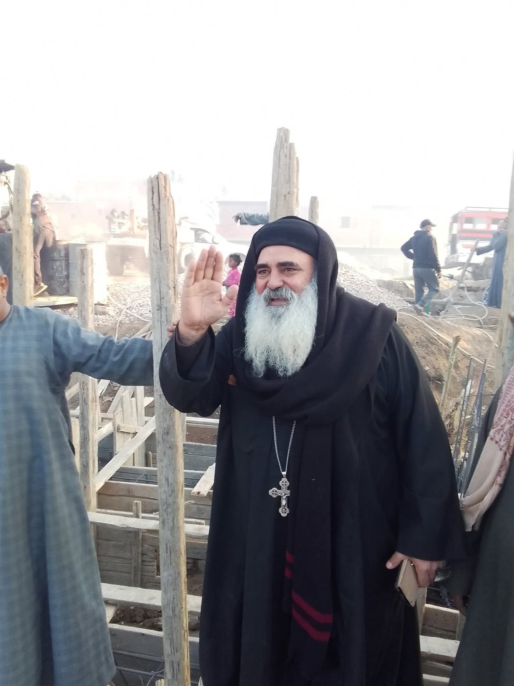 راعي كنيسة يشارك في وضع حجر أساس مجمع إسلامي