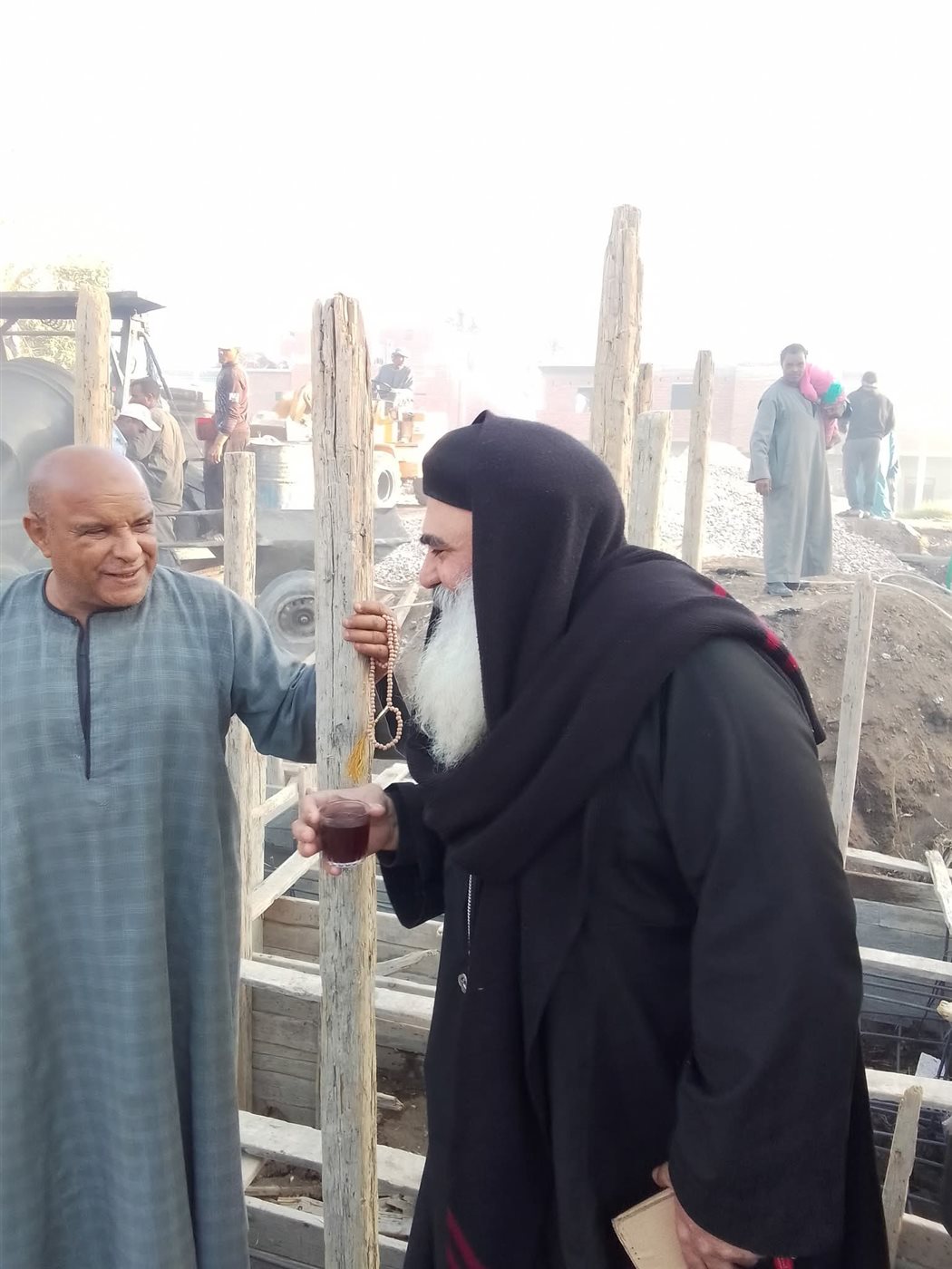 راعي كنيسة يشارك في وضع حجر أساس مجمع إسلامي