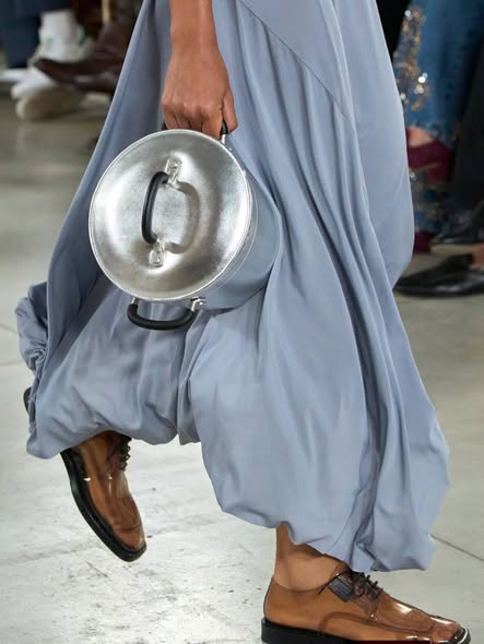 شنطة موسكينو ربيع 2026