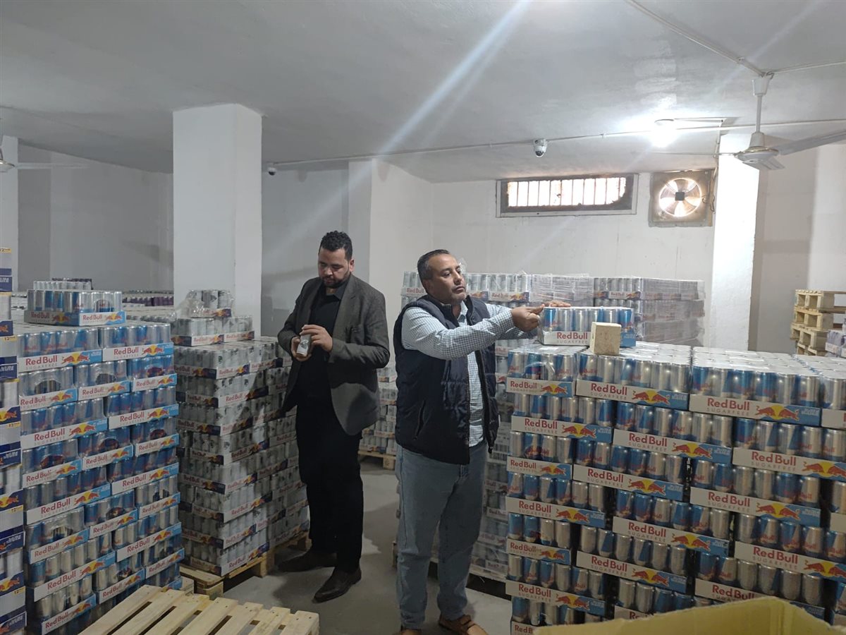 ضبط سلع مجهولة ومنتهية الصلاحية في حملات رقابية بالأقصر