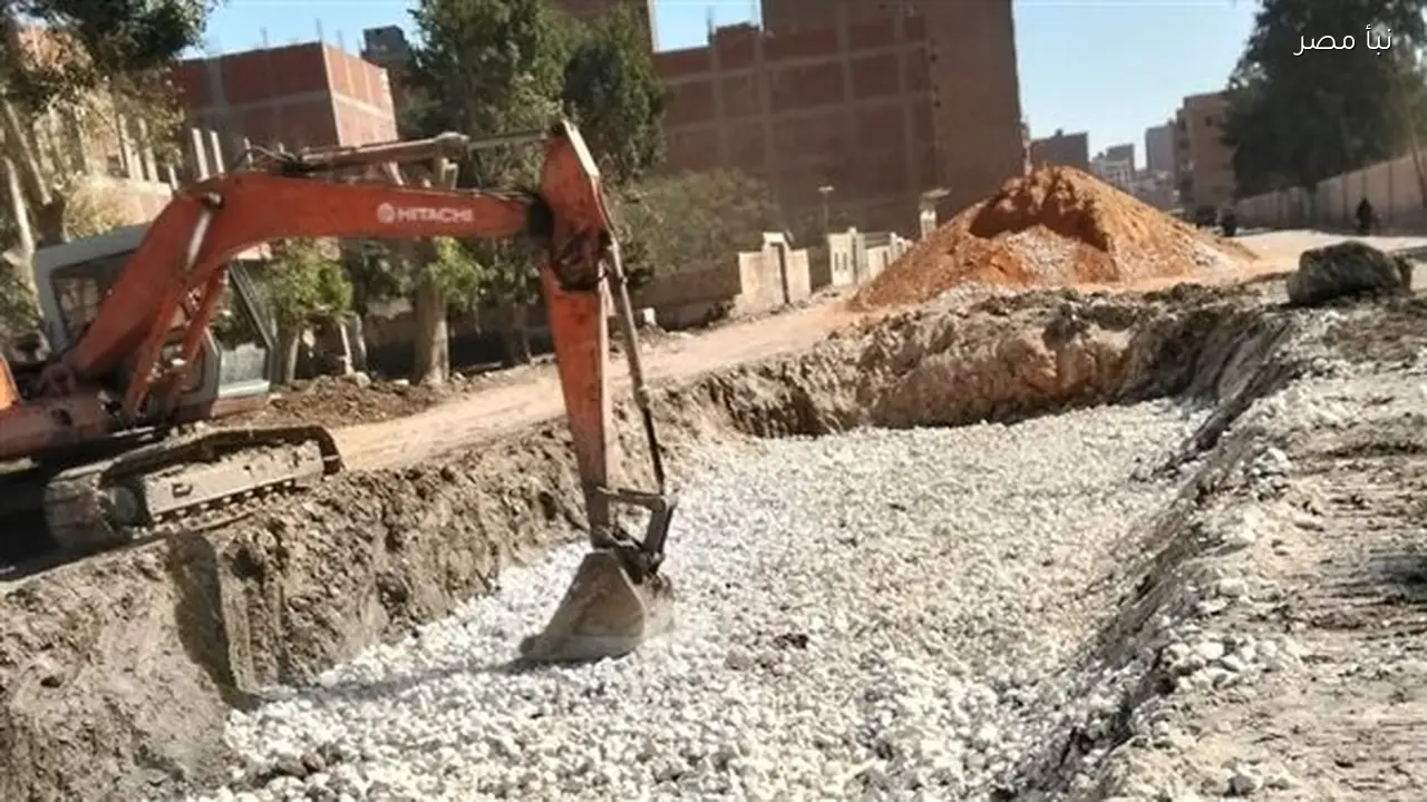 محافظ الجيزة يتابع أعمال تطهير ترعة الحفرية بالبراجيل تمهيدًا للرصف والإحلال بالتربة الزلطية