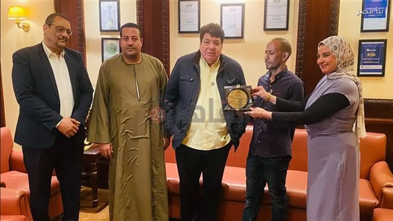 لجنة تسويق السياحة والوزارة تكرمان مراكبي الأقصر لموقفه الإنساني مع سائحة فرنسية