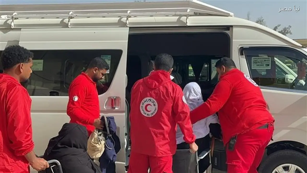 الهلال الأحمر المصري يعزز جهوده الإنسانية على معبر رفح بإرسال ستة آلاف وتسعمائة طن من المساعدات إلى غزة