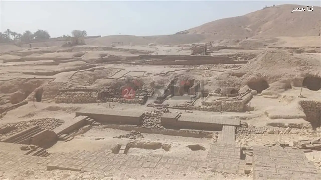 مدير آثار الأقصر يتابع نتائج مبشرة لاكتشافات البعثة الإسبانية في مقبرة نيسمرو بالبر الغربي