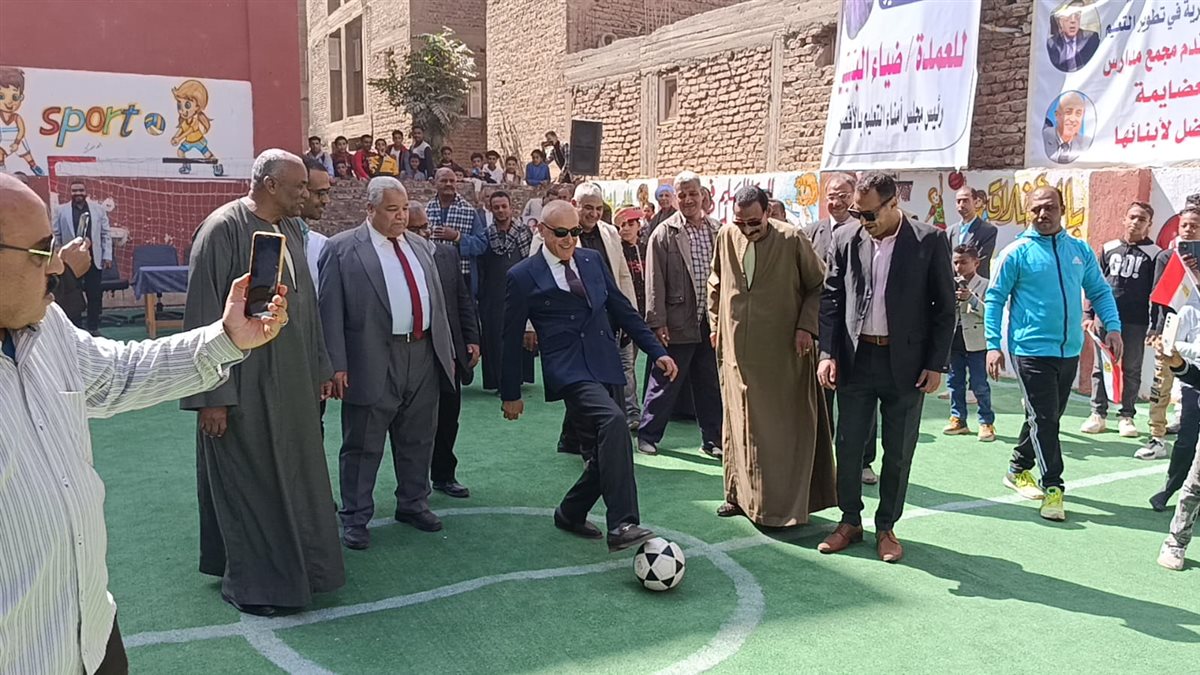 محافظ الأقصر يفتتح مجمع ملاعب العضايمة 