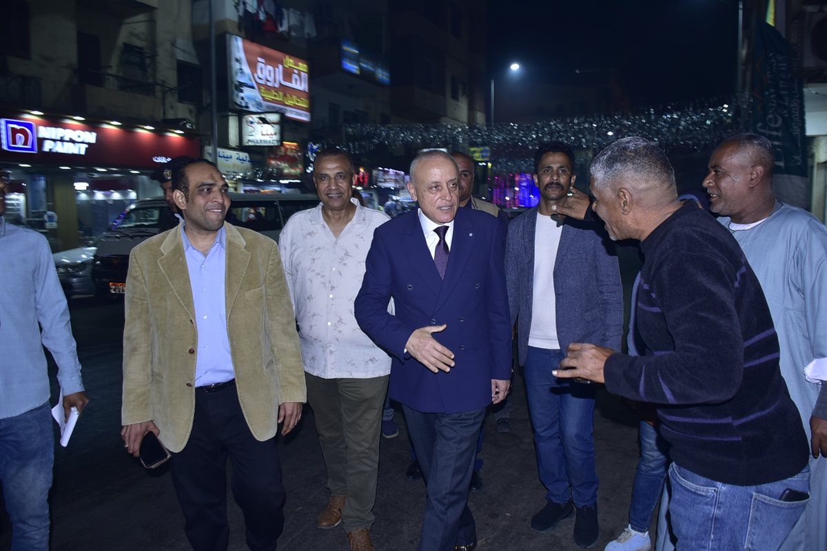 جولة محافظ الأقصر بالسوق السياحي