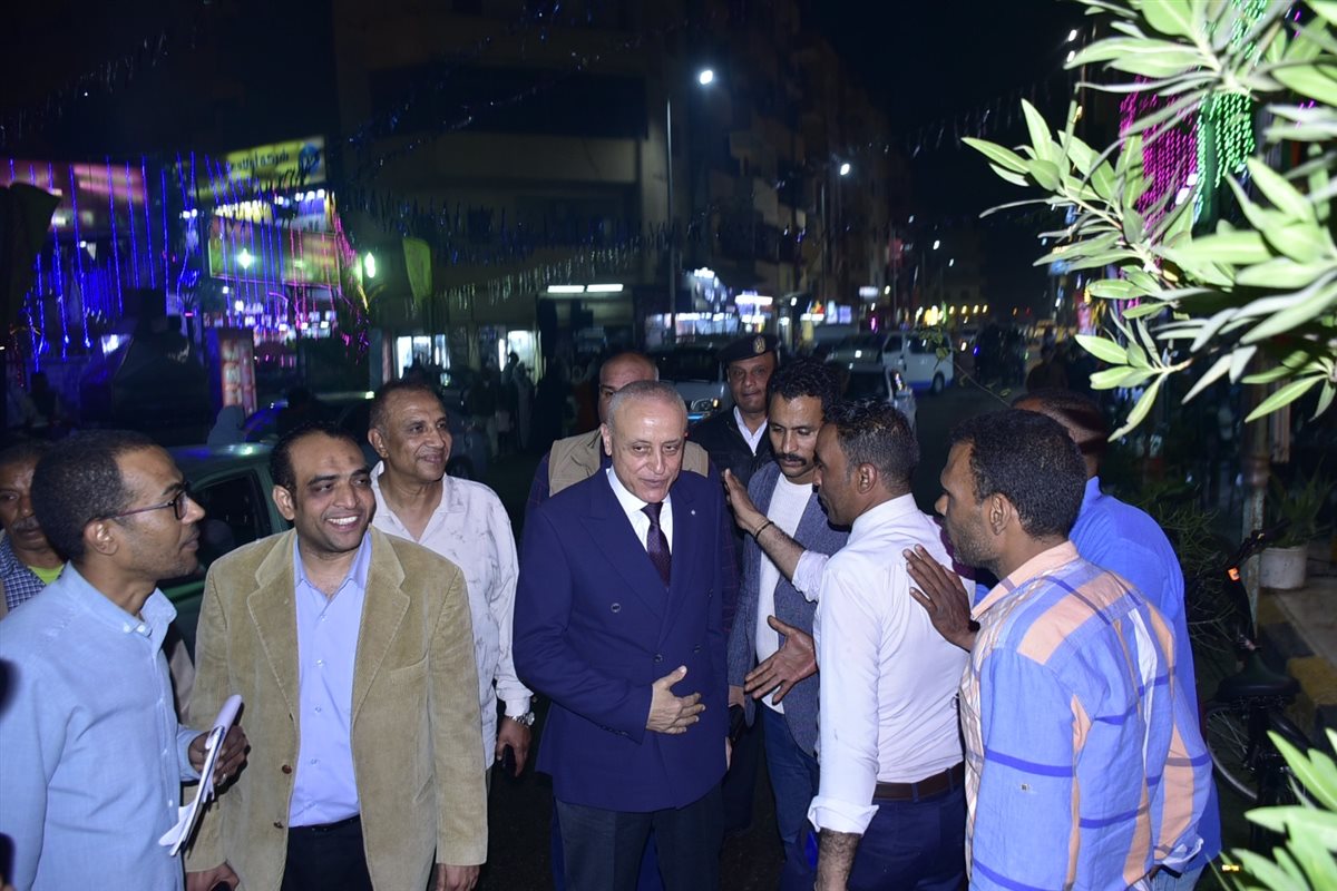 جولة محافظ الأقصر بالسوق السياحي