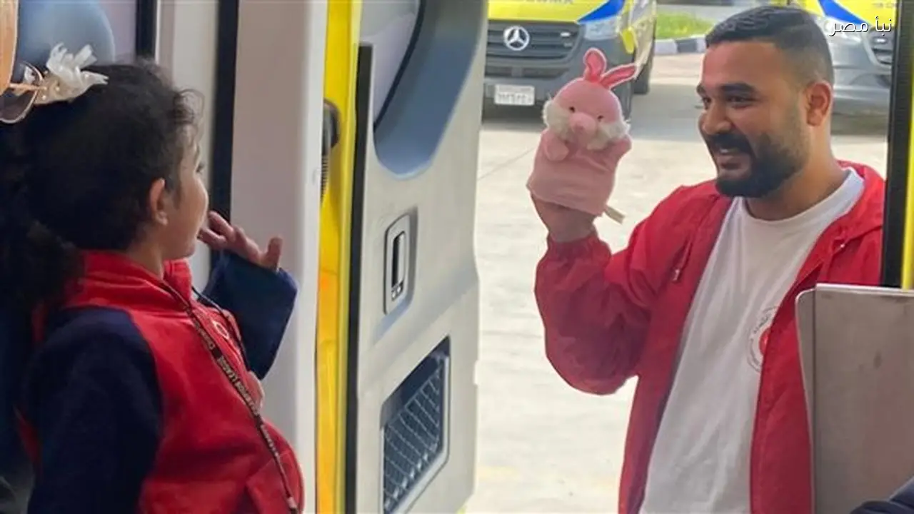 الهلال الأحمر المصري يوزع أكثر من 250 ألف سلة غذائية ويستقبل دفعة جديدة من الأشقاء الفلسطينيين