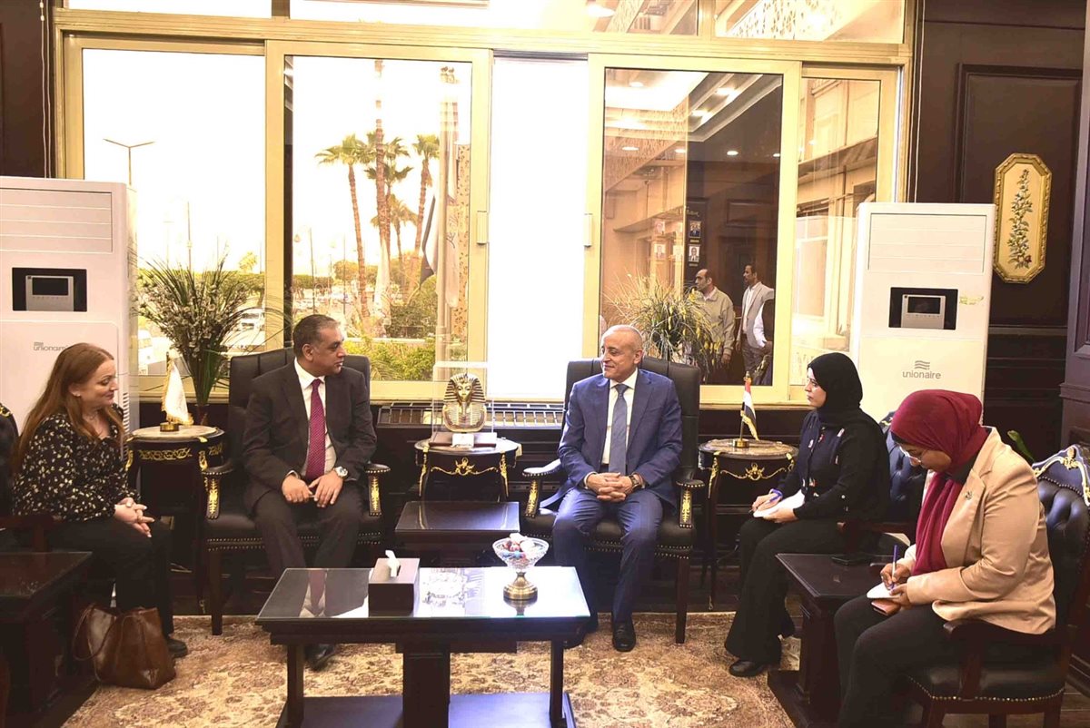 محافظ الأقصر والقنصل البريطاني