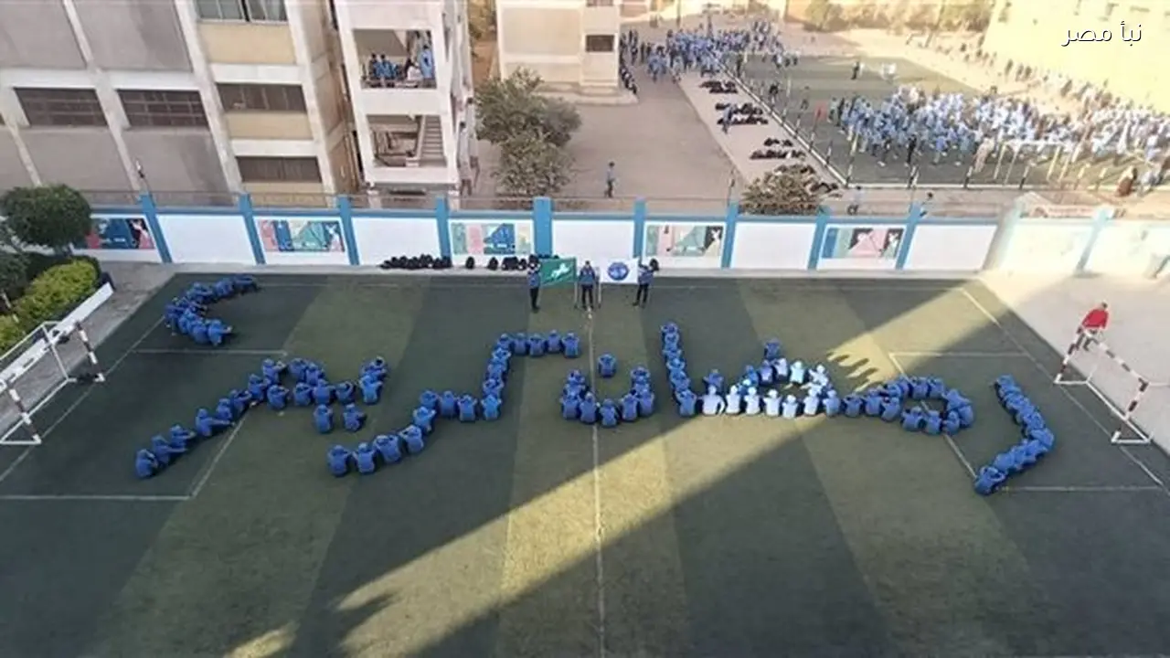 طلاب يزينون مدارسهم احتفالا بشهر رمضان المبارك