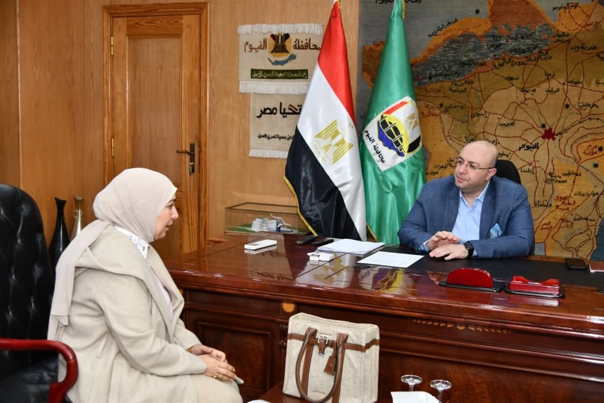 محافظ الفيوم يناقش تطوير القطاع الصحي وتحسين جودة الخدمات الطبية