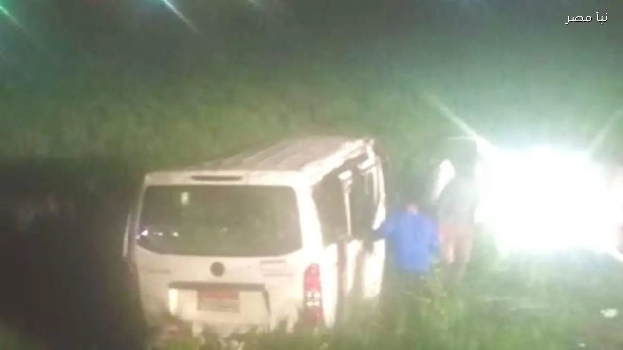 إصابة 17 شخصًا في حادث انقلاب ميكروباص على الطريق الدائري بملوي