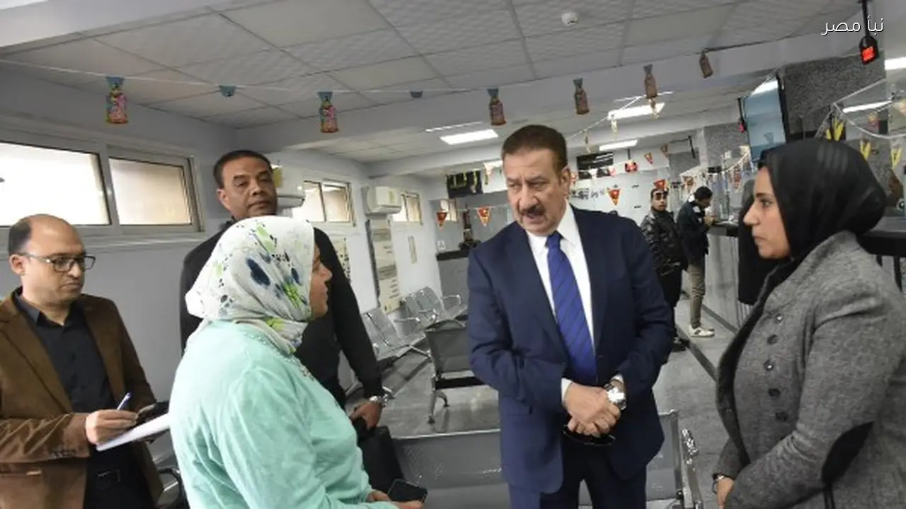 محافظ بورسعيد يتابع تقدم العمل في إصدار تراخيص المحال العامة