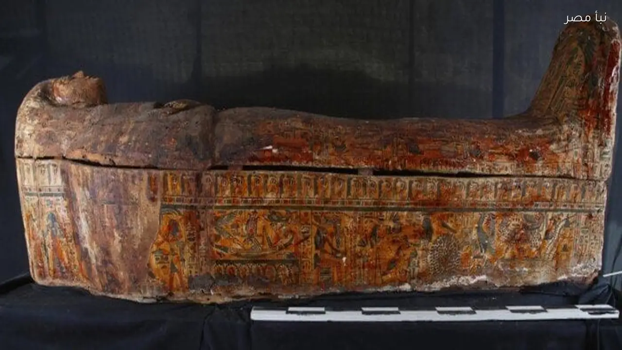 اكتشاف توابيت ملونة ونادرة ومنشدي آمون مع برديات تاريخية في الأقصر